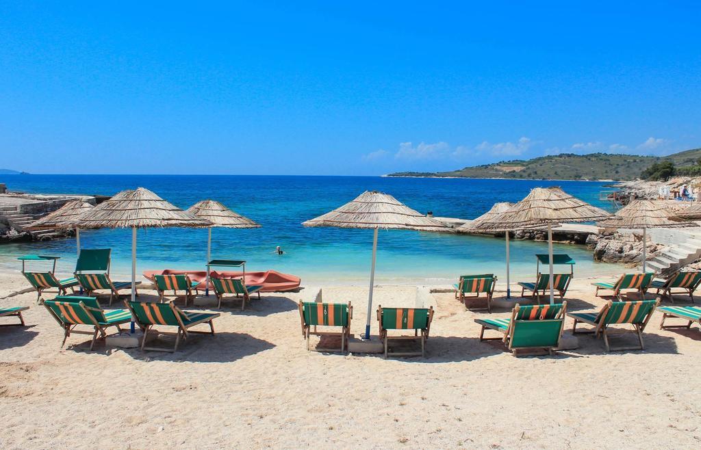 Hotel Artur Ksamil Bagian luar foto