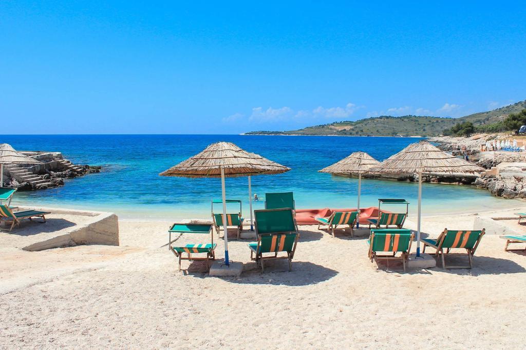 Hotel Artur Ksamil Bagian luar foto