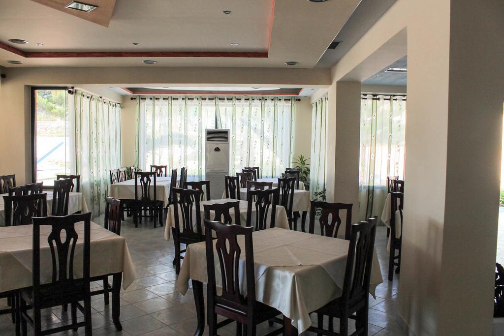 Hotel Artur Ksamil Bagian luar foto