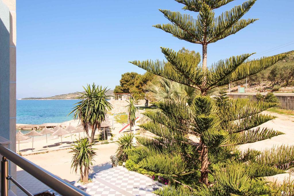 Hotel Artur Ksamil Bagian luar foto