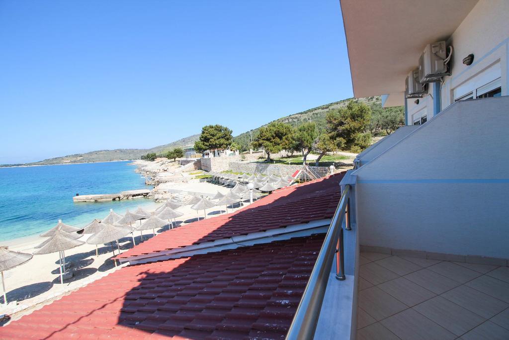 Hotel Artur Ksamil Bagian luar foto