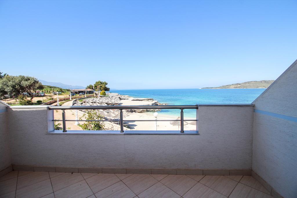 Hotel Artur Ksamil Bagian luar foto