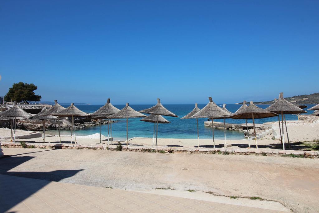 Hotel Artur Ksamil Bagian luar foto