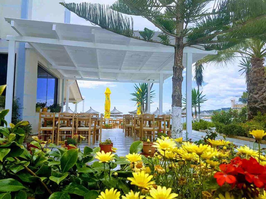 Hotel Artur Ksamil Bagian luar foto
