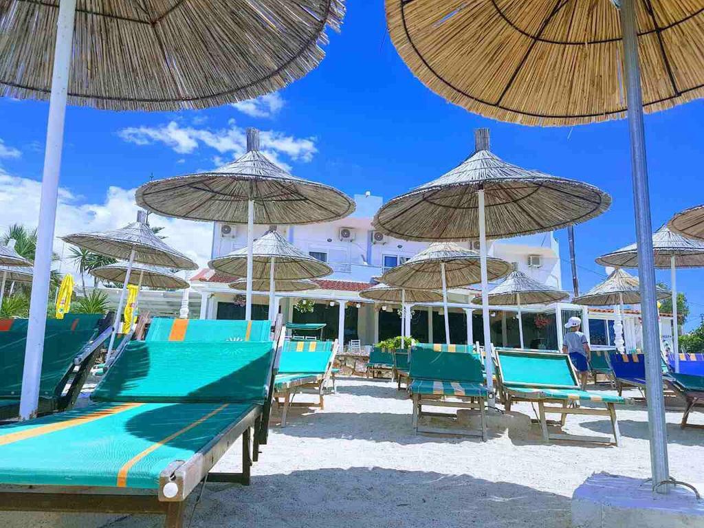 Hotel Artur Ksamil Bagian luar foto