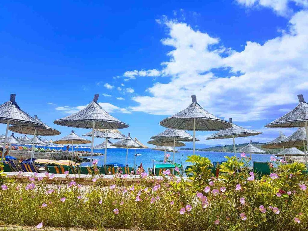 Hotel Artur Ksamil Bagian luar foto
